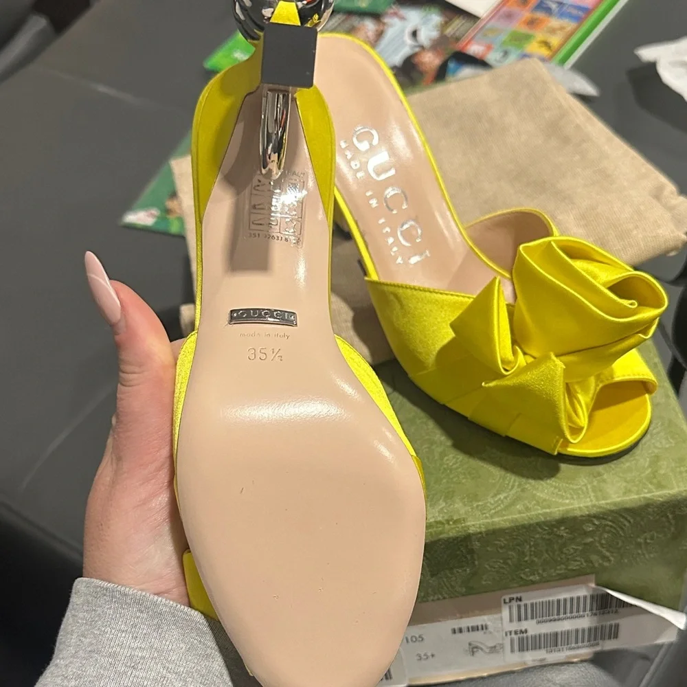 Gucci Bright Yellow Heels with Unique Design - Picture 4 of 5